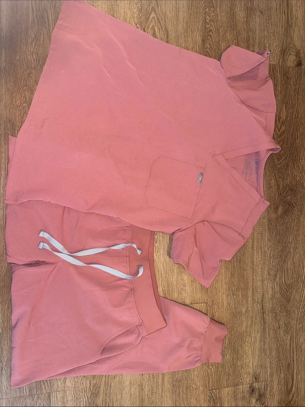 Figs Women's Scrub Set in Dusty Rose Pink M top MP joggers